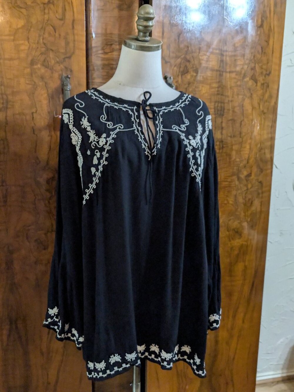 Karen Kane Black Embroidered Peasant Gauze Blouse Top 3X Boho Festival Witchy - Picture 2 of 7